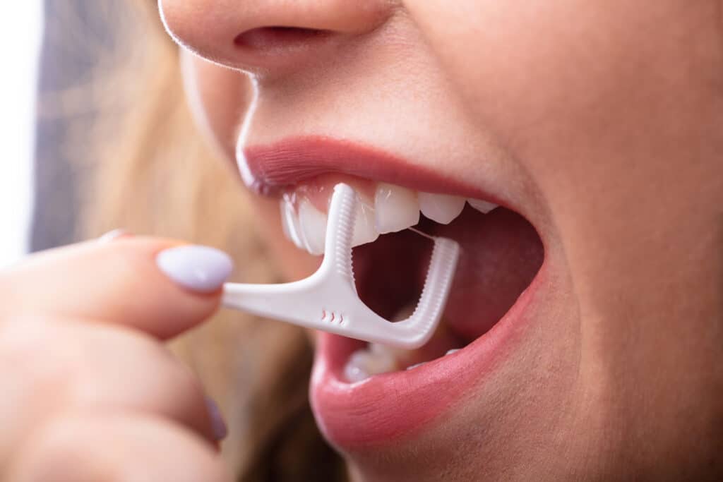 Daily habits for maintaining gum health