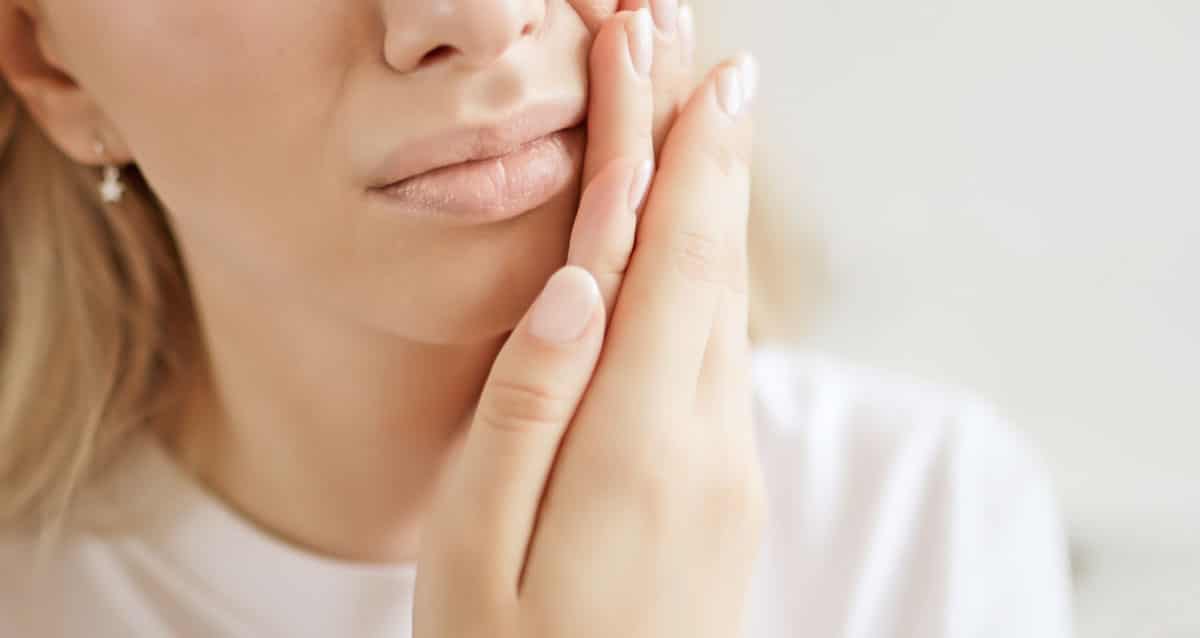 Symptoms of mouth infections and how a dentist can help